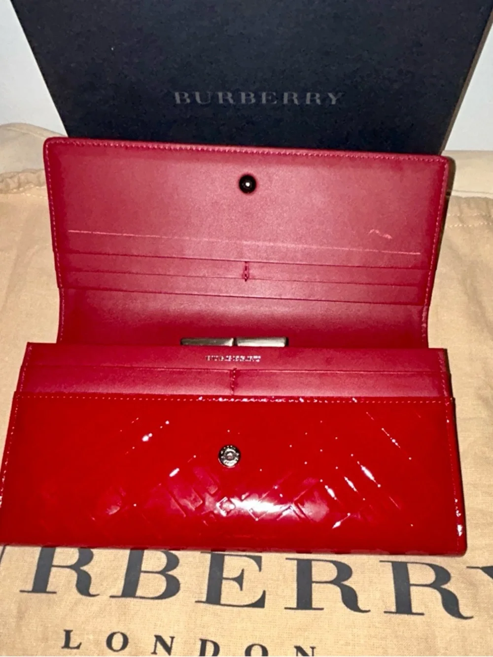 Burberry Red Patent Leather Continental Wallet with KISS Lock and Box - Picture 8 of 9